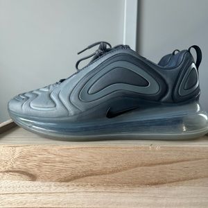 Mens Nike AirMax 720 Sneaker with box